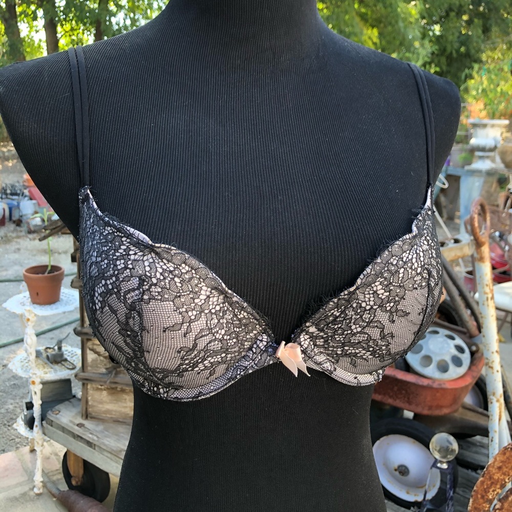 Victorias secret very sexy push-up bra size 32B